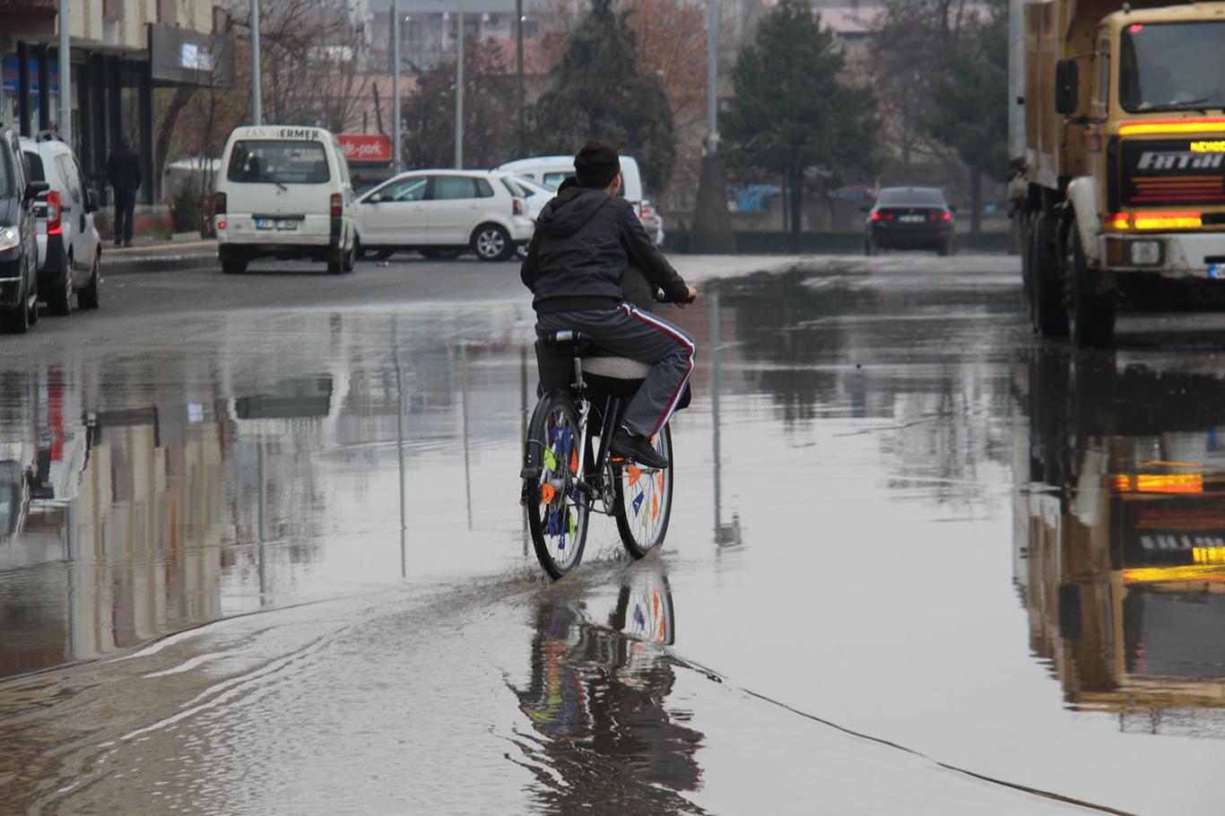 Diyarbakır’da yağış etkili oldu